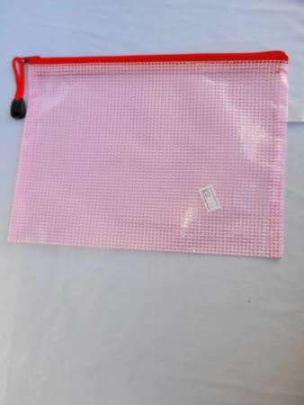 <span style='position: fixed;top: 500px;left: calc( 550px + (100vw - 600px)/2);'></span>
<table width='100%' border='0'>
  <tr>
    <td style='padding: 5px;width: 70%;background-color:#ec0d0d;vertical-align: middle;font-size:35px;height: 102px;border-radius: 20px;'>Fishnet Pencil bag</td>
    <td class='watch' align='center' style='position: fixed; background-image:url(assets/price.png);background-size: cover;
    font-size: 45px;
    top: 645px;
    left: calc( 460px + (100vw - 600px)/2);
    width: 245px;
    height: 200px;
    text-align: -webkit-center;
    vertical-align: middle;'><div style='padding-top: 90px;transform: rotate(7deg);'><span>15.00  R</span></div></td>    
  </tr>
</table>