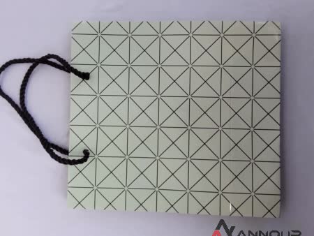 <span style='position: fixed;top: 500px;left: calc( 550px + (100vw - 600px)/2);'></span>
<table width='100%' border='0'>
  <tr>
    <td style='padding: 5px;width: 70%;background-color:#ec0d0d;vertical-align: middle;font-size:35px;height: 102px;border-radius: 20px;'>Reg Line design Gift BAG 120</td>
    <td class='watch' align='center' style='position: fixed; background-image:url(assets/price.png);background-size: cover;
    font-size: 45px;
    top: 645px;
    left: calc( 460px + (100vw - 600px)/2);
    width: 245px;
    height: 200px;
    text-align: -webkit-center;
    vertical-align: middle;'><div style='padding-top: 90px;transform: rotate(7deg);'><span>10.00  R</span></div></td>    
  </tr>
</table>