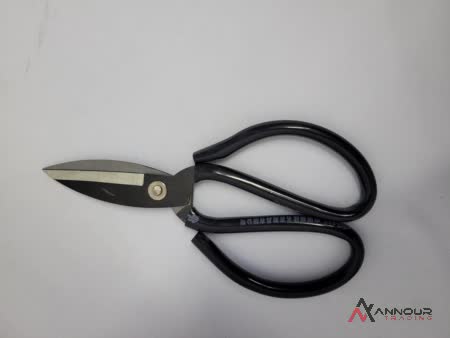 <span style='position: fixed;top: 500px;left: calc( 550px + (100vw - 600px)/2);'></span>
<table width='100%' border='0'>
  <tr>
    <td style='padding: 5px;width: 70%;background-color:#ec0d0d;vertical-align: middle;font-size:35px;height: 102px;border-radius: 20px;'>Big Oval Scissors</td>
    <td class='watch' align='center' style='position: fixed; background-image:url(assets/price.png);background-size: cover;
    font-size: 45px;
    top: 645px;
    left: calc( 460px + (100vw - 600px)/2);
    width: 245px;
    height: 200px;
    text-align: -webkit-center;
    vertical-align: middle;'><div style='padding-top: 90px;transform: rotate(7deg);'><span>32.00  R</span></div></td>    
  </tr>
</table>
