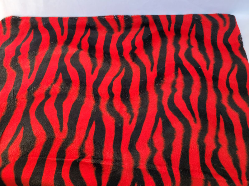 <span style='position: fixed;top: 500px;left: calc( 550px + (100vw - 600px)/2);'></span>
<table width='100%' border='0'>
  <tr>
    <td style='padding: 5px;width: 70%;background-color:#ec0d0d;vertical-align: middle;font-size:35px;height: 102px;border-radius: 20px;'>Red & Black Animal Print Pillow Case</td>
    <td class='watch' align='center' style='position: fixed; background-image:url(assets/price.png);background-size: cover;
    font-size: 45px;
    top: 645px;
    left: calc( 460px + (100vw - 600px)/2);
    width: 245px;
    height: 200px;
    text-align: -webkit-center;
    vertical-align: middle;'><div style='padding-top: 90px;transform: rotate(7deg);'><span>25.00  R</span></div></td>    
  </tr>
</table>