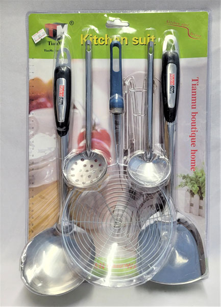 <span style='position: fixed;top: 500px;left: calc( 550px + (100vw - 600px)/2);'></span>
<table width='100%' border='0'>
  <tr>
    <td style='padding: 5px;width: 70%;background-color:#ec0d0d;vertical-align: middle;font-size:35px;height: 102px;border-radius: 20px;'>TianMu Kitchen Suit</td>
    <td class='watch' align='center' style='position: fixed; background-image:url(assets/price.png);background-size: cover;
    font-size: 45px;
    top: 645px;
    left: calc( 460px + (100vw - 600px)/2);
    width: 245px;
    height: 200px;
    text-align: -webkit-center;
    vertical-align: middle;'><div style='padding-top: 90px;transform: rotate(7deg);'><span>85.00  R</span></div></td>    
  </tr>
</table>
