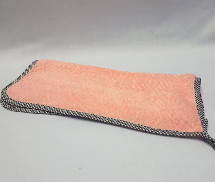 <span style='position: fixed;top: 500px;left: calc( 550px + (100vw - 600px)/2);'></span>
<table width='100%' border='0'>
  <tr>
    <td style='padding: 5px;width: 70%;background-color:#ec0d0d;vertical-align: middle;font-size:35px;height: 102px;border-radius: 20px;'>Fluffy Cloth</td>
    <td class='watch' align='center' style='position: fixed; background-image:url(assets/price.png);background-size: cover;
    font-size: 45px;
    top: 645px;
    left: calc( 460px + (100vw - 600px)/2);
    width: 245px;
    height: 200px;
    text-align: -webkit-center;
    vertical-align: middle;'><div style='padding-top: 90px;transform: rotate(7deg);'><span>8.00  R</span></div></td>    
  </tr>
</table>