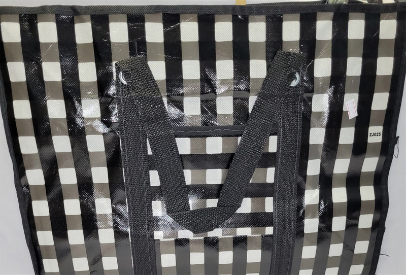 <span style='position: fixed;top: 500px;left: calc( 550px + (100vw - 600px)/2);'></span>
<table width='100%' border='0'>
  <tr>
    <td style='padding: 5px;width: 70%;background-color:#ec0d0d;vertical-align: middle;font-size:35px;height: 102px;border-radius: 20px;'>Plastic Storage Bag 50*35*20</td>
    <td class='watch' align='center' style='position: fixed; background-image:url(assets/price.png);background-size: cover;
    font-size: 45px;
    top: 645px;
    left: calc( 460px + (100vw - 600px)/2);
    width: 245px;
    height: 200px;
    text-align: -webkit-center;
    vertical-align: middle;'><div style='padding-top: 90px;transform: rotate(7deg);'><span>30.00  R</span></div></td>    
  </tr>
</table>
