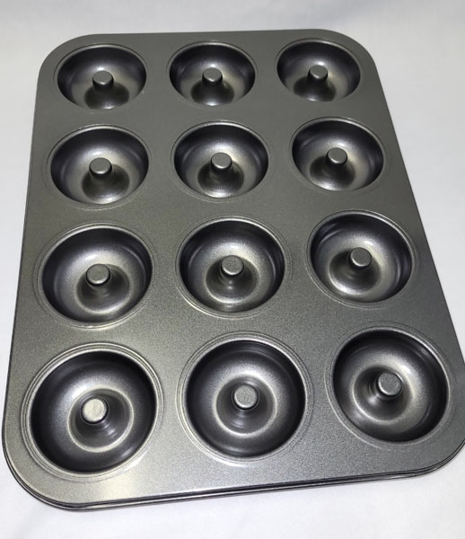 <span style='position: fixed;top: 500px;left: calc( 550px + (100vw - 600px)/2);'></span>
<table width='100%' border='0'>
  <tr>
    <td style='padding: 5px;width: 70%;background-color:#ec0d0d;vertical-align: middle;font-size:35px;height: 102px;border-radius: 20px;'>Doughnut Pan 12 Cups [Item No: N283-5]</td>
    <td class='watch' align='center' style='position: fixed; background-image:url(assets/price.png);background-size: cover;
    font-size: 45px;
    top: 645px;
    left: calc( 460px + (100vw - 600px)/2);
    width: 245px;
    height: 200px;
    text-align: -webkit-center;
    vertical-align: middle;'><div style='padding-top: 90px;transform: rotate(7deg);'><span>90.00  R</span></div></td>    
  </tr>
</table>
