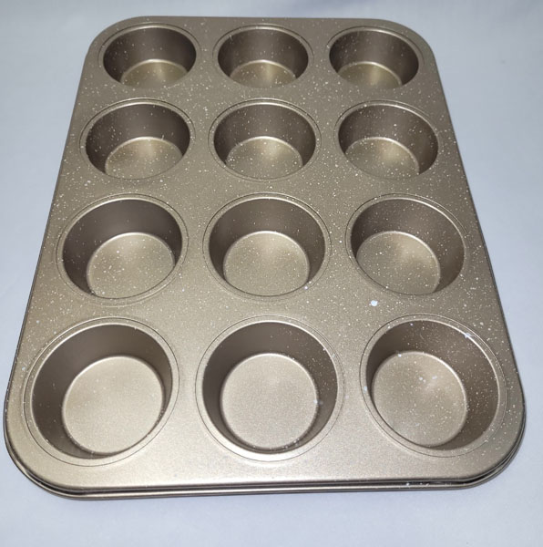<span style='position: fixed;top: 500px;left: calc( 550px + (100vw - 600px)/2);'></span>
<table width='100%' border='0'>
  <tr>
    <td style='padding: 5px;width: 70%;background-color:#ec0d0d;vertical-align: middle;font-size:35px;height: 102px;border-radius: 20px;'>Cupcake Baking Pan 12 Cups [Marble ]</td>
    <td class='watch' align='center' style='position: fixed; background-image:url(assets/price.png);background-size: cover;
    font-size: 45px;
    top: 645px;
    left: calc( 460px + (100vw - 600px)/2);
    width: 245px;
    height: 200px;
    text-align: -webkit-center;
    vertical-align: middle;'><div style='padding-top: 90px;transform: rotate(7deg);'><span>60.00  R</span></div></td>    
  </tr>
</table>