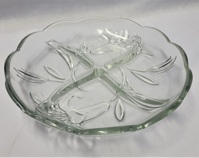 <span style='position: fixed;top: 500px;left: calc( 550px + (100vw - 600px)/2);'></span>
<table width='100%' border='0'>
  <tr>
    <td style='padding: 5px;width: 70%;background-color:#ec0d0d;vertical-align: middle;font-size:35px;height: 102px;border-radius: 20px;'>Divided Round Glass Bowl</td>
    <td class='watch' align='center' style='position: fixed; background-image:url(assets/price.png);background-size: cover;
    font-size: 45px;
    top: 645px;
    left: calc( 460px + (100vw - 600px)/2);
    width: 245px;
    height: 200px;
    text-align: -webkit-center;
    vertical-align: middle;'><div style='padding-top: 90px;transform: rotate(7deg);'><span>35.00  R</span></div></td>    
  </tr>
</table>