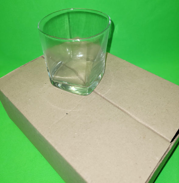 <span style='position: fixed;top: 500px;left: calc( 550px + (100vw - 600px)/2);'></span>
<table width='100%' border='0'>
  <tr>
    <td style='padding: 5px;width: 70%;background-color:#ec0d0d;vertical-align: middle;font-size:35px;height: 102px;border-radius: 20px;'>6Pcs Glass Square Bottom</td>
    <td class='watch' align='center' style='position: fixed; background-image:url(assets/price.png);background-size: cover;
    font-size: 45px;
    top: 645px;
    left: calc( 460px + (100vw - 600px)/2);
    width: 245px;
    height: 200px;
    text-align: -webkit-center;
    vertical-align: middle;'><div style='padding-top: 90px;transform: rotate(7deg);'><span>80.00  R</span></div></td>    
  </tr>
</table>