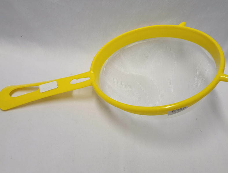 <span style='position: fixed;top: 500px;left: calc( 550px + (100vw - 600px)/2);'></span>
<table width='100%' border='0'>
  <tr>
    <td style='padding: 5px;width: 70%;background-color:#ec0d0d;vertical-align: middle;font-size:35px;height: 102px;border-radius: 20px;'>Large Plastic Strainer XCC546-8809</td>
    <td class='watch' align='center' style='position: fixed; background-image:url(assets/price.png);background-size: cover;
    font-size: 45px;
    top: 645px;
    left: calc( 460px + (100vw - 600px)/2);
    width: 245px;
    height: 200px;
    text-align: -webkit-center;
    vertical-align: middle;'><div style='padding-top: 90px;transform: rotate(7deg);'><span>22.00  R</span></div></td>    
  </tr>
</table>