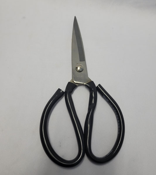 <span style='position: fixed;top: 500px;left: calc( 550px + (100vw - 600px)/2);'></span>
<table width='100%' border='0'>
  <tr>
    <td style='padding: 5px;width: 70%;background-color:#ec0d0d;vertical-align: middle;font-size:35px;height: 102px;border-radius: 20px;'>Oval Scissor With Black Rubber Handle P01</td>
    <td class='watch' align='center' style='position: fixed; background-image:url(assets/price.png);background-size: cover;
    font-size: 45px;
    top: 645px;
    left: calc( 460px + (100vw - 600px)/2);
    width: 245px;
    height: 200px;
    text-align: -webkit-center;
    vertical-align: middle;'><div style='padding-top: 90px;transform: rotate(7deg);'><span>32.00  R</span></div></td>    
  </tr>
</table>