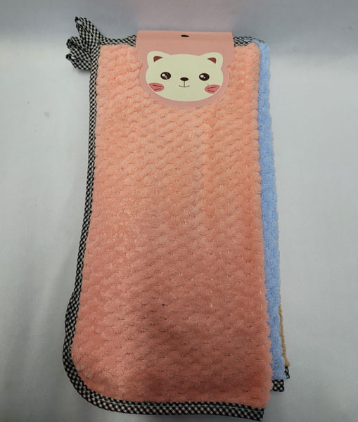 <span style='position: fixed;top: 500px;left: calc( 550px + (100vw - 600px)/2);'></span>
<table width='100%' border='0'>
  <tr>
    <td style='padding: 5px;width: 70%;background-color:#ec0d0d;vertical-align: middle;font-size:35px;height: 102px;border-radius: 20px;'>fluffy Cloth Pack 5Pcs with check frame</td>
    <td class='watch' align='center' style='position: fixed; background-image:url(assets/price.png);background-size: cover;
    font-size: 45px;
    top: 645px;
    left: calc( 460px + (100vw - 600px)/2);
    width: 245px;
    height: 200px;
    text-align: -webkit-center;
    vertical-align: middle;'><div style='padding-top: 90px;transform: rotate(7deg);'><span>35.00  R</span></div></td>    
  </tr>
</table>