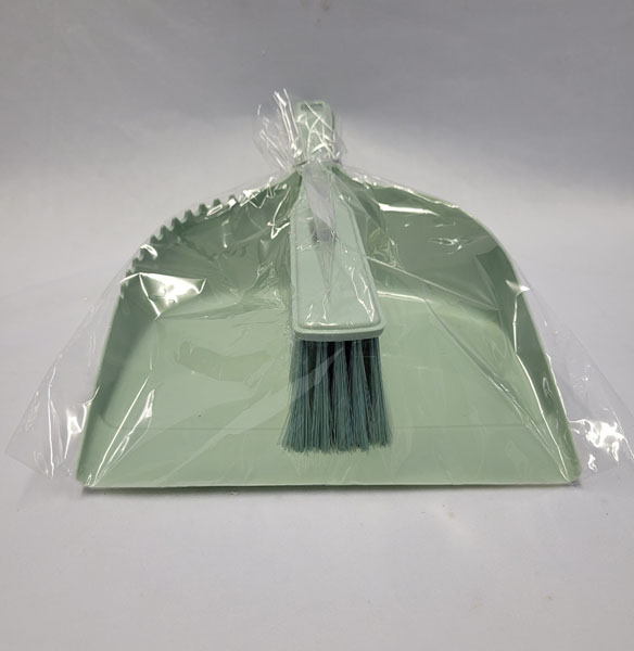 <span style='position: fixed;top: 500px;left: calc( 550px + (100vw - 600px)/2);'></span>
<table width='100%' border='0'>
  <tr>
    <td style='padding: 5px;width: 70%;background-color:#ec0d0d;vertical-align: middle;font-size:35px;height: 102px;border-radius: 20px;'>Aijia Brush Set AJ-6281</td>
    <td class='watch' align='center' style='position: fixed; background-image:url(assets/price.png);background-size: cover;
    font-size: 45px;
    top: 645px;
    left: calc( 460px + (100vw - 600px)/2);
    width: 245px;
    height: 200px;
    text-align: -webkit-center;
    vertical-align: middle;'><div style='padding-top: 90px;transform: rotate(7deg);'><span>40.00  R</span></div></td>    
  </tr>
</table>