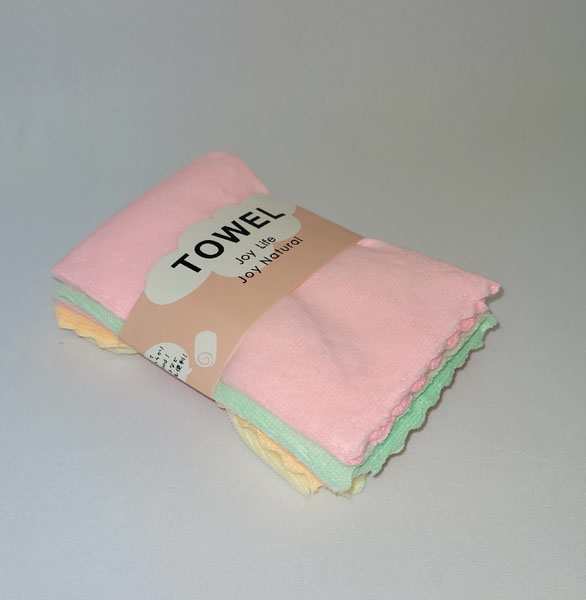 <span style='position: fixed;top: 500px;left: calc( 550px + (100vw - 600px)/2);'></span>
<table width='100%' border='0'>
  <tr>
    <td style='padding: 5px;width: 70%;background-color:#ec0d0d;vertical-align: middle;font-size:35px;height: 102px;border-radius: 20px;'>Towel Joy Life 5Pcs XC81-159</td>
    <td class='watch' align='center' style='position: fixed; background-image:url(assets/price.png);background-size: cover;
    font-size: 45px;
    top: 645px;
    left: calc( 460px + (100vw - 600px)/2);
    width: 245px;
    height: 200px;
    text-align: -webkit-center;
    vertical-align: middle;'><div style='padding-top: 90px;transform: rotate(7deg);'><span>24.00  R</span></div></td>    
  </tr>
</table>