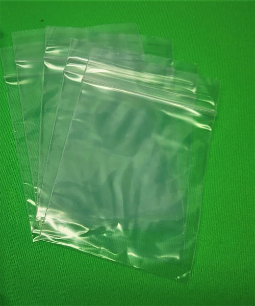 <span style='position: fixed;top: 500px;left: calc( 550px + (100vw - 600px)/2);'></span>
<table width='100%' border='0'>
  <tr>
    <td style='padding: 5px;width: 70%;background-color:#ec0d0d;vertical-align: middle;font-size:35px;height: 102px;border-radius: 20px;'>Easigrip Re-sealable Bags Size:65x80 (100s)</td>
    <td class='watch' align='center' style='position: fixed; background-image:url(assets/price.png);background-size: cover;
    font-size: 45px;
    top: 645px;
    left: calc( 460px + (100vw - 600px)/2);
    width: 245px;
    height: 200px;
    text-align: -webkit-center;
    vertical-align: middle;'><div style='padding-top: 90px;transform: rotate(7deg);'><span>11.00  R</span></div></td>    
  </tr>
</table>
