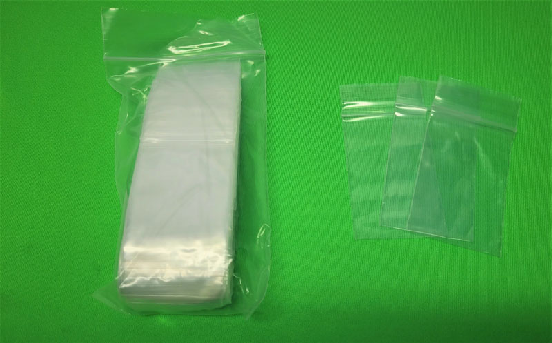 <span style='position: fixed;top: 500px;left: calc( 550px + (100vw - 600px)/2);'></span>
<table width='100%' border='0'>
  <tr>
    <td style='padding: 5px;width: 70%;background-color:#ec0d0d;vertical-align: middle;font-size:35px;height: 102px;border-radius: 20px;'>Easigrip Re-sealable Bags Size :40 x60 (100s)</td>
    <td class='watch' align='center' style='position: fixed; background-image:url(assets/price.png);background-size: cover;
    font-size: 45px;
    top: 645px;
    left: calc( 460px + (100vw - 600px)/2);
    width: 245px;
    height: 200px;
    text-align: -webkit-center;
    vertical-align: middle;'><div style='padding-top: 90px;transform: rotate(7deg);'><span>8.50  R</span></div></td>    
  </tr>
</table>