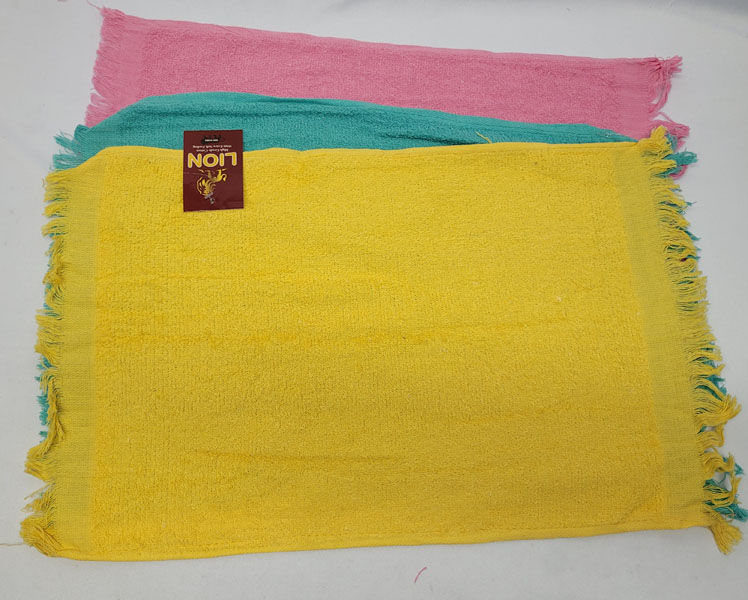 <span style='position: fixed;top: 500px;left: calc( 550px + (100vw - 600px)/2);'></span>
<table width='100%' border='0'>
  <tr>
    <td style='padding: 5px;width: 70%;background-color:#ec0d0d;vertical-align: middle;font-size:35px;height: 102px;border-radius: 20px;'>Lion Dish Cloth 30cmx50cm</td>
    <td class='watch' align='center' style='position: fixed; background-image:url(assets/price.png);background-size: cover;
    font-size: 45px;
    top: 645px;
    left: calc( 460px + (100vw - 600px)/2);
    width: 245px;
    height: 200px;
    text-align: -webkit-center;
    vertical-align: middle;'><div style='padding-top: 90px;transform: rotate(7deg);'><span>16.00  R</span></div></td>    
  </tr>
</table>