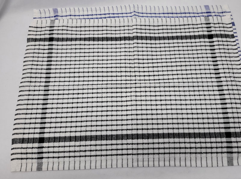 <span style='position: fixed;top: 500px;left: calc( 550px + (100vw - 600px)/2);'></span>
<table width='100%' border='0'>
  <tr>
    <td style='padding: 5px;width: 70%;background-color:#ec0d0d;vertical-align: middle;font-size:35px;height: 102px;border-radius: 20px;'>Lion Dish Cloth 45x65cm</td>
    <td class='watch' align='center' style='position: fixed; background-image:url(assets/price.png);background-size: cover;
    font-size: 45px;
    top: 645px;
    left: calc( 460px + (100vw - 600px)/2);
    width: 245px;
    height: 200px;
    text-align: -webkit-center;
    vertical-align: middle;'><div style='padding-top: 90px;transform: rotate(7deg);'><span>20.00  R</span></div></td>    
  </tr>
</table>