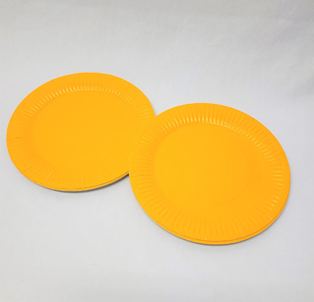 <span style='position: fixed;top: 500px;left: calc( 550px + (100vw - 600px)/2);'></span>
<table width='100%' border='0'>
  <tr>
    <td style='padding: 5px;width: 70%;background-color:#ec0d0d;vertical-align: middle;font-size:35px;height: 102px;border-radius: 20px;'>Small Paper Plates Item No:33</td>
    <td class='watch' align='center' style='position: fixed; background-image:url(assets/price.png);background-size: cover;
    font-size: 45px;
    top: 645px;
    left: calc( 460px + (100vw - 600px)/2);
    width: 245px;
    height: 200px;
    text-align: -webkit-center;
    vertical-align: middle;'><div style='padding-top: 90px;transform: rotate(7deg);'><span>8.00  R</span></div></td>    
  </tr>
</table>