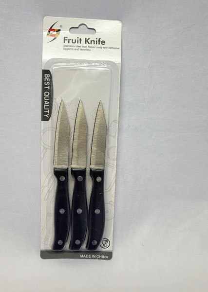 <span style='position: fixed;top: 500px;left: calc( 550px + (100vw - 600px)/2);'></span>
<table width='100%' border='0'>
  <tr>
    <td style='padding: 5px;width: 70%;background-color:#ec0d0d;vertical-align: middle;font-size:35px;height: 102px;border-radius: 20px;'>Z Fruit Knife 3piece D222-zp9-1</td>
    <td class='watch' align='center' style='position: fixed; background-image:url(assets/price.png);background-size: cover;
    font-size: 45px;
    top: 645px;
    left: calc( 460px + (100vw - 600px)/2);
    width: 245px;
    height: 200px;
    text-align: -webkit-center;
    vertical-align: middle;'><div style='padding-top: 90px;transform: rotate(7deg);'><span>32.00  R</span></div></td>    
  </tr>
</table>