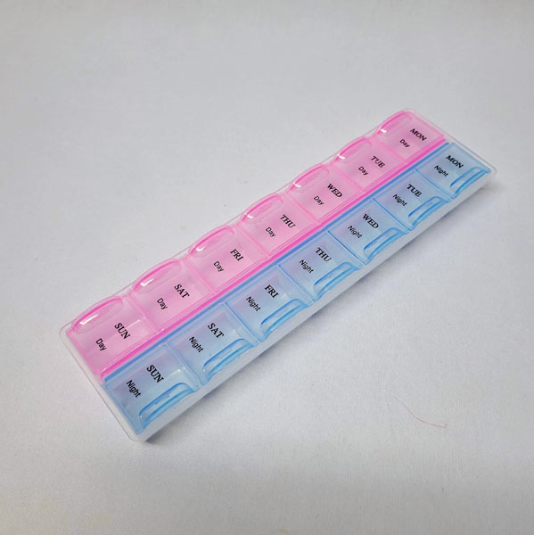 <span style='position: fixed;top: 500px;left: calc( 550px + (100vw - 600px)/2);'></span>
<table width='100%' border='0'>
  <tr>
    <td style='padding: 5px;width: 70%;background-color:#ec0d0d;vertical-align: middle;font-size:35px;height: 102px;border-radius: 20px;'>Pill Organizer Day & Night 1951-32</td>
    <td class='watch' align='center' style='position: fixed; background-image:url(assets/price.png);background-size: cover;
    font-size: 45px;
    top: 645px;
    left: calc( 460px + (100vw - 600px)/2);
    width: 245px;
    height: 200px;
    text-align: -webkit-center;
    vertical-align: middle;'><div style='padding-top: 90px;transform: rotate(7deg);'><span>20.00  R</span></div></td>    
  </tr>
</table>