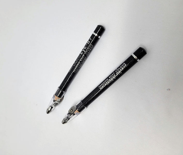 <span style='position: fixed;top: 500px;left: calc( 550px + (100vw - 600px)/2);'></span>
<table width='100%' border='0'>
  <tr>
    <td style='padding: 5px;width: 70%;background-color:#ec0d0d;vertical-align: middle;font-size:35px;height: 102px;border-radius: 20px;'>Davis Eye-07 Eye pencil</td>
    <td class='watch' align='center' style='position: fixed; background-image:url(assets/price.png);background-size: cover;
    font-size: 45px;
    top: 645px;
    left: calc( 460px + (100vw - 600px)/2);
    width: 245px;
    height: 200px;
    text-align: -webkit-center;
    vertical-align: middle;'><div style='padding-top: 90px;transform: rotate(7deg);'><span>10.00  R</span></div></td>    
  </tr>
</table>