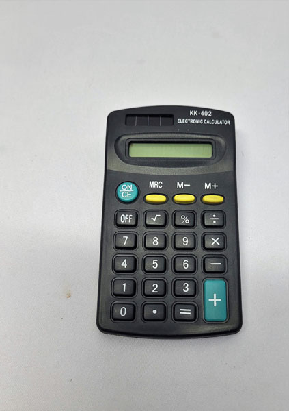 <span style='position: fixed;top: 500px;left: calc( 550px + (100vw - 600px)/2);'></span>
<table width='100%' border='0'>
  <tr>
    <td style='padding: 5px;width: 70%;background-color:#ec0d0d;vertical-align: middle;font-size:35px;height: 102px;border-radius: 20px;'>KK-402 Electronic Calculator</td>
    <td class='watch' align='center' style='position: fixed; background-image:url(assets/price.png);background-size: cover;
    font-size: 45px;
    top: 645px;
    left: calc( 460px + (100vw - 600px)/2);
    width: 245px;
    height: 200px;
    text-align: -webkit-center;
    vertical-align: middle;'><div style='padding-top: 90px;transform: rotate(7deg);'><span>16.00  R</span></div></td>    
  </tr>
</table>