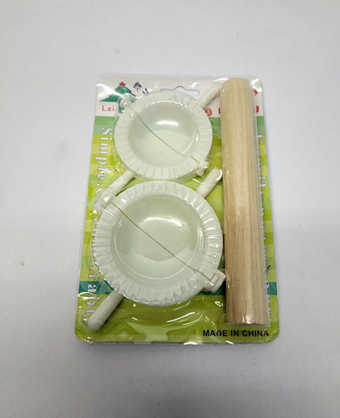 <span style='position: fixed;top: 500px;left: calc( 550px + (100vw - 600px)/2);'></span>
<table width='100%' border='0'>
  <tr>
    <td style='padding: 5px;width: 70%;background-color:#ec0d0d;vertical-align: middle;font-size:35px;height: 102px;border-radius: 20px;'>Lai Yuan Dumpling Mould 3pc Ly:658</td>
    <td class='watch' align='center' style='position: fixed; background-image:url(assets/price.png);background-size: cover;
    font-size: 45px;
    top: 645px;
    left: calc( 460px + (100vw - 600px)/2);
    width: 245px;
    height: 200px;
    text-align: -webkit-center;
    vertical-align: middle;'><div style='padding-top: 90px;transform: rotate(7deg);'><span>20.00  R</span></div></td>    
  </tr>
</table>