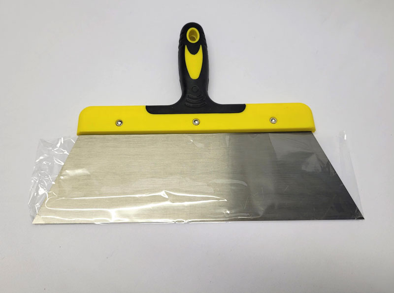<span style='position: fixed;top: 500px;left: calc( 550px + (100vw - 600px)/2);'></span>
<table width='100%' border='0'>
  <tr>
    <td style='padding: 5px;width: 70%;background-color:#ec0d0d;vertical-align: middle;font-size:35px;height: 102px;border-radius: 20px;'>Cement Smoother /Scrapper Item no:XC-YQS50</td>
    <td class='watch' align='center' style='position: fixed; background-image:url(assets/price.png);background-size: cover;
    font-size: 45px;
    top: 645px;
    left: calc( 460px + (100vw - 600px)/2);
    width: 245px;
    height: 200px;
    text-align: -webkit-center;
    vertical-align: middle;'><div style='padding-top: 90px;transform: rotate(7deg);'><span>35.00  R</span></div></td>    
  </tr>
</table>