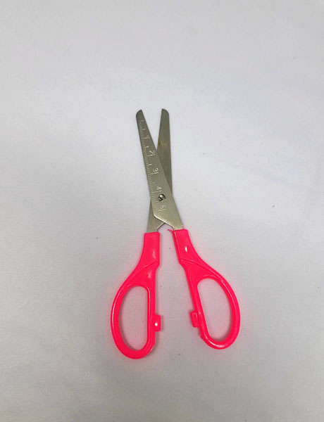 <span style='position: fixed;top: 500px;left: calc( 550px + (100vw - 600px)/2);'></span>
<table width='100%' border='0'>
  <tr>
    <td style='padding: 5px;width: 70%;background-color:#ec0d0d;vertical-align: middle;font-size:35px;height: 102px;border-radius: 20px;'>Small School Scissor 5cm Stainless Steel Blade</td>
    <td class='watch' align='center' style='position: fixed; background-image:url(assets/price.png);background-size: cover;
    font-size: 45px;
    top: 645px;
    left: calc( 460px + (100vw - 600px)/2);
    width: 245px;
    height: 200px;
    text-align: -webkit-center;
    vertical-align: middle;'><div style='padding-top: 90px;transform: rotate(7deg);'><span>10.00  R</span></div></td>    
  </tr>
</table>