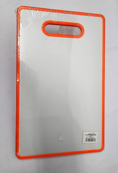 <span style='position: fixed;top: 500px;left: calc( 550px + (100vw - 600px)/2);'></span>
<table width='100%' border='0'>
  <tr>
    <td style='padding: 5px;width: 70%;background-color:#ec0d0d;vertical-align: middle;font-size:35px;height: 102px;border-radius: 20px;'>Cutting Board Lingege Jy-043</td>
    <td class='watch' align='center' style='position: fixed; background-image:url(assets/price.png);background-size: cover;
    font-size: 45px;
    top: 645px;
    left: calc( 460px + (100vw - 600px)/2);
    width: 245px;
    height: 200px;
    text-align: -webkit-center;
    vertical-align: middle;'><div style='padding-top: 90px;transform: rotate(7deg);'><span>40.00  R</span></div></td>    
  </tr>
</table>