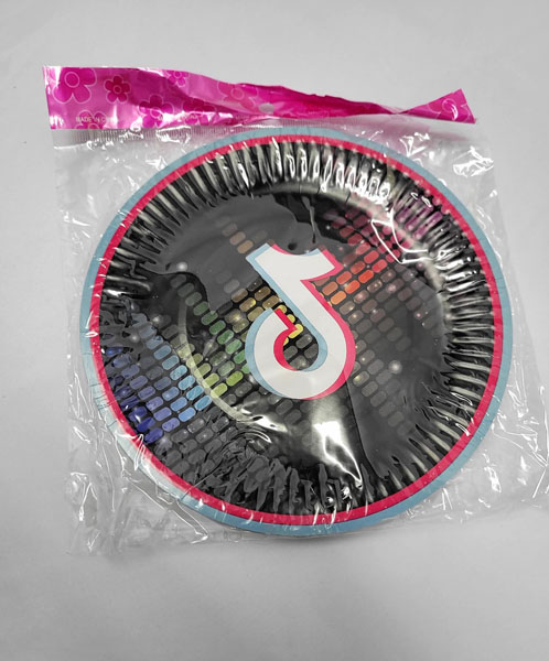 <span style='position: fixed;top: 500px;left: calc( 550px + (100vw - 600px)/2);'></span>
<table width='100%' border='0'>
  <tr>
    <td style='padding: 5px;width: 70%;background-color:#ec0d0d;vertical-align: middle;font-size:35px;height: 102px;border-radius: 20px;'>Tiktok Paper Plate 10pc</td>
    <td class='watch' align='center' style='position: fixed; background-image:url(assets/price.png);background-size: cover;
    font-size: 45px;
    top: 645px;
    left: calc( 460px + (100vw - 600px)/2);
    width: 245px;
    height: 200px;
    text-align: -webkit-center;
    vertical-align: middle;'><div style='padding-top: 90px;transform: rotate(7deg);'><span>18.00  R</span></div></td>    
  </tr>
</table>