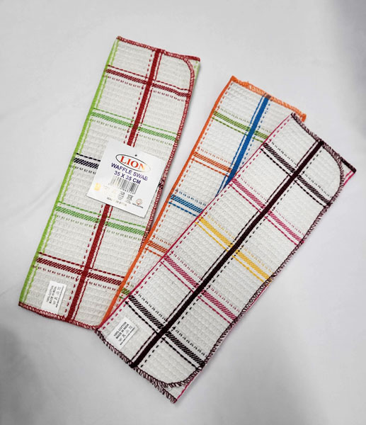 <span style='position: fixed;top: 500px;left: calc( 550px + (100vw - 600px)/2);'></span>
<table width='100%' border='0'>
  <tr>
    <td style='padding: 5px;width: 70%;background-color:#ec0d0d;vertical-align: middle;font-size:35px;height: 102px;border-radius: 20px;'>Waffle swab Lion 35x35cm Cloth Each</td>
    <td class='watch' align='center' style='position: fixed; background-image:url(assets/price.png);background-size: cover;
    font-size: 45px;
    top: 645px;
    left: calc( 460px + (100vw - 600px)/2);
    width: 245px;
    height: 200px;
    text-align: -webkit-center;
    vertical-align: middle;'><div style='padding-top: 90px;transform: rotate(7deg);'><span>10.00  R</span></div></td>    
  </tr>
</table>