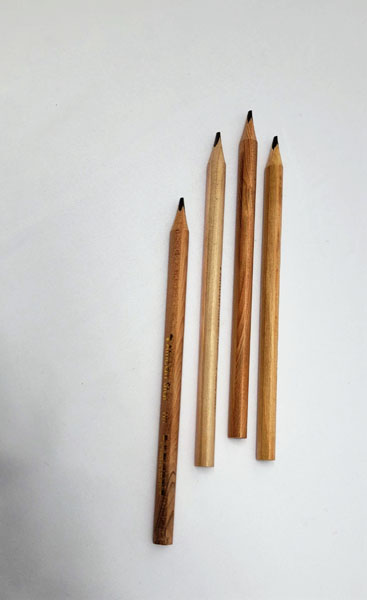 <span style='position: fixed;top: 500px;left: calc( 550px + (100vw - 600px)/2);'></span>
<table width='100%' border='0'>
  <tr>
    <td style='padding: 5px;width: 70%;background-color:#ec0d0d;vertical-align: middle;font-size:35px;height: 102px;border-radius: 20px;'>African Star HB Thick Pencil</td>
    <td class='watch' align='center' style='position: fixed; background-image:url(assets/price.png);background-size: cover;
    font-size: 45px;
    top: 645px;
    left: calc( 460px + (100vw - 600px)/2);
    width: 245px;
    height: 200px;
    text-align: -webkit-center;
    vertical-align: middle;'><div style='padding-top: 90px;transform: rotate(7deg);'><span>3.00  R</span></div></td>    
  </tr>
</table>
