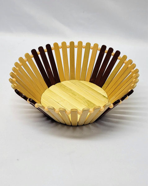 <span style='position: fixed;top: 500px;left: calc( 550px + (100vw - 600px)/2);'></span>
<table width='100%' border='0'>
  <tr>
    <td style='padding: 5px;width: 70%;background-color:#ec0d0d;vertical-align: middle;font-size:35px;height: 102px;border-radius: 20px;'>Wooden Pearl Basket</td>
    <td class='watch' align='center' style='position: fixed; background-image:url(assets/price.png);background-size: cover;
    font-size: 45px;
    top: 645px;
    left: calc( 460px + (100vw - 600px)/2);
    width: 245px;
    height: 200px;
    text-align: -webkit-center;
    vertical-align: middle;'><div style='padding-top: 90px;transform: rotate(7deg);'><span>35.00  R</span></div></td>    
  </tr>
</table>
