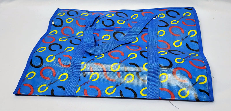 <span style='position: fixed;top: 500px;left: calc( 550px + (100vw - 600px)/2);'></span>
<table width='100%' border='0'>
  <tr>
    <td style='padding: 5px;width: 70%;background-color:#ec0d0d;vertical-align: middle;font-size:35px;height: 102px;border-radius: 20px;'>C Fashion Grocery Bag 49x35cm</td>
    <td class='watch' align='center' style='position: fixed; background-image:url(assets/price.png);background-size: cover;
    font-size: 45px;
    top: 645px;
    left: calc( 460px + (100vw - 600px)/2);
    width: 245px;
    height: 200px;
    text-align: -webkit-center;
    vertical-align: middle;'><div style='padding-top: 90px;transform: rotate(7deg);'><span>35.00  R</span></div></td>    
  </tr>
</table>
