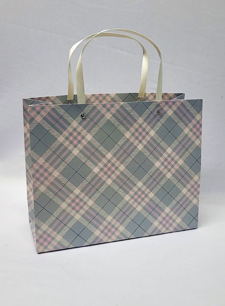 <span style='position: fixed;top: 500px;left: calc( 550px + (100vw - 600px)/2);'></span>
<table width='100%' border='0'>
  <tr>
    <td style='padding: 5px;width: 70%;background-color:#ec0d0d;vertical-align: middle;font-size:35px;height: 102px;border-radius: 20px;'>Glitter Square Gift Bag Item No:184963</td>
    <td class='watch' align='center' style='position: fixed; background-image:url(assets/price.png);background-size: cover;
    font-size: 45px;
    top: 645px;
    left: calc( 460px + (100vw - 600px)/2);
    width: 245px;
    height: 200px;
    text-align: -webkit-center;
    vertical-align: middle;'><div style='padding-top: 90px;transform: rotate(7deg);'><span>26.00  R</span></div></td>    
  </tr>
</table>