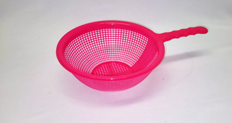 <span style='position: fixed;top: 500px;left: calc( 550px + (100vw - 600px)/2);'></span>
<table width='100%' border='0'>
  <tr>
    <td style='padding: 5px;width: 70%;background-color:#ec0d0d;vertical-align: middle;font-size:35px;height: 102px;border-radius: 20px;'>Rice Colander With Handle ASP445</td>
    <td class='watch' align='center' style='position: fixed; background-image:url(assets/price.png);background-size: cover;
    font-size: 45px;
    top: 645px;
    left: calc( 460px + (100vw - 600px)/2);
    width: 245px;
    height: 200px;
    text-align: -webkit-center;
    vertical-align: middle;'><div style='padding-top: 90px;transform: rotate(7deg);'><span>20.00  R</span></div></td>    
  </tr>
</table>
