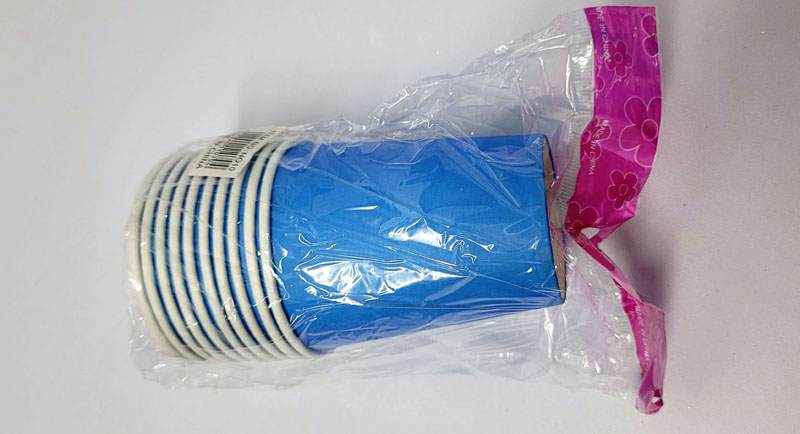 <span style='position: fixed;top: 500px;left: calc( 550px + (100vw - 600px)/2);'></span>
<table width='100%' border='0'>
  <tr>
    <td style='padding: 5px;width: 70%;background-color:#ec0d0d;vertical-align: middle;font-size:35px;height: 102px;border-radius: 20px;'>10pc Paper Cup Item No: no10 Blue</td>
    <td class='watch' align='center' style='position: fixed; background-image:url(assets/price.png);background-size: cover;
    font-size: 45px;
    top: 645px;
    left: calc( 460px + (100vw - 600px)/2);
    width: 245px;
    height: 200px;
    text-align: -webkit-center;
    vertical-align: middle;'><div style='padding-top: 90px;transform: rotate(7deg);'><span>8.00  R</span></div></td>    
  </tr>
</table>