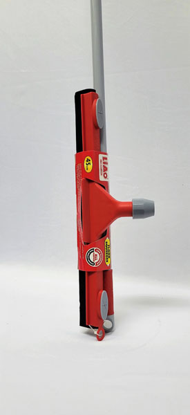 <span style='position: fixed;top: 500px;left: calc( 550px + (100vw - 600px)/2);'></span>
<table width='100%' border='0'>
  <tr>
    <td style='padding: 5px;width: 70%;background-color:#ec0d0d;vertical-align: middle;font-size:35px;height: 102px;border-radius: 20px;'>Liao Floor Squeegee 45cm K130048</td>
    <td class='watch' align='center' style='position: fixed; background-image:url(assets/price.png);background-size: cover;
    font-size: 45px;
    top: 645px;
    left: calc( 460px + (100vw - 600px)/2);
    width: 245px;
    height: 200px;
    text-align: -webkit-center;
    vertical-align: middle;'><div style='padding-top: 90px;transform: rotate(7deg);'><span>130.00  R</span></div></td>    
  </tr>
</table>