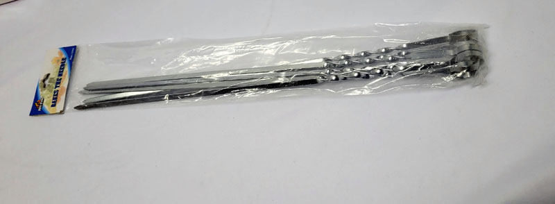 <span style='position: fixed;top: 500px;left: calc( 550px + (100vw - 600px)/2);'></span>
<table width='100%' border='0'>
  <tr>
    <td style='padding: 5px;width: 70%;background-color:#ec0d0d;vertical-align: middle;font-size:35px;height: 102px;border-radius: 20px;'>Wei Tong Bakes The Needle JH2616-92</td>
    <td class='watch' align='center' style='position: fixed; background-image:url(assets/price.png);background-size: cover;
    font-size: 45px;
    top: 645px;
    left: calc( 460px + (100vw - 600px)/2);
    width: 245px;
    height: 200px;
    text-align: -webkit-center;
    vertical-align: middle;'><div style='padding-top: 90px;transform: rotate(7deg);'><span>40.00  R</span></div></td>    
  </tr>
</table>