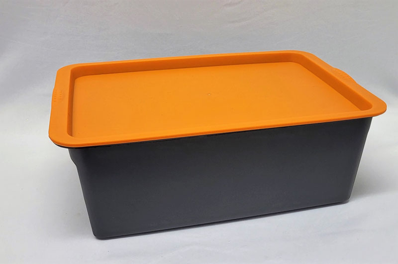 <span style='position: fixed;top: 500px;left: calc( 550px + (100vw - 600px)/2);'></span>
<table width='100%' border='0'>
  <tr>
    <td style='padding: 5px;width: 70%;background-color:#ec0d0d;vertical-align: middle;font-size:35px;height: 102px;border-radius: 20px;'>Uzar 10LT Sawl Storer Black ASP615B</td>
    <td class='watch' align='center' style='position: fixed; background-image:url(assets/price.png);background-size: cover;
    font-size: 45px;
    top: 645px;
    left: calc( 460px + (100vw - 600px)/2);
    width: 245px;
    height: 200px;
    text-align: -webkit-center;
    vertical-align: middle;'><div style='padding-top: 90px;transform: rotate(7deg);'><span>37.00  R</span></div></td>    
  </tr>
</table>