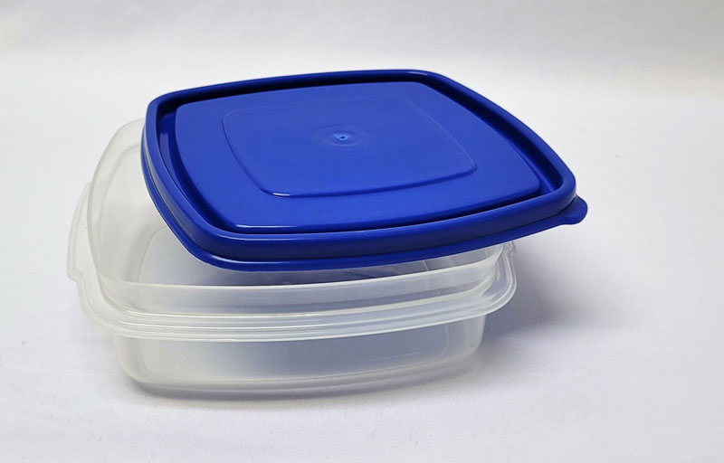 <span style='position: fixed;top: 500px;left: calc( 550px + (100vw - 600px)/2);'></span>
<table width='100%' border='0'>
  <tr>
    <td style='padding: 5px;width: 70%;background-color:#ec0d0d;vertical-align: middle;font-size:35px;height: 102px;border-radius: 20px;'>Dixie Super Storer Small 750ml</td>
    <td class='watch' align='center' style='position: fixed; background-image:url(assets/price.png);background-size: cover;
    font-size: 45px;
    top: 645px;
    left: calc( 460px + (100vw - 600px)/2);
    width: 245px;
    height: 200px;
    text-align: -webkit-center;
    vertical-align: middle;'><div style='padding-top: 90px;transform: rotate(7deg);'><span>17.00  R</span></div></td>    
  </tr>
</table>