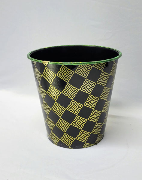 <span style='position: fixed;top: 500px;left: calc( 550px + (100vw - 600px)/2);'></span>
<table width='100%' border='0'>
  <tr>
    <td style='padding: 5px;width: 70%;background-color:#ec0d0d;vertical-align: middle;font-size:35px;height: 102px;border-radius: 20px;'>Small Bin Item No:XCGY-013</td>
    <td class='watch' align='center' style='position: fixed; background-image:url(assets/price.png);background-size: cover;
    font-size: 45px;
    top: 645px;
    left: calc( 460px + (100vw - 600px)/2);
    width: 245px;
    height: 200px;
    text-align: -webkit-center;
    vertical-align: middle;'><div style='padding-top: 90px;transform: rotate(7deg);'><span>18.00  R</span></div></td>    
  </tr>
</table>