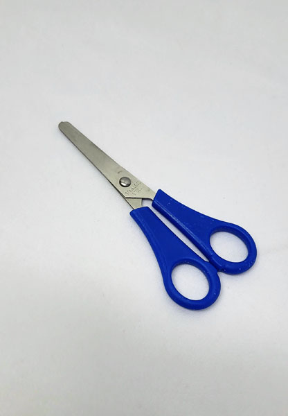 <span style='position: fixed;top: 500px;left: calc( 550px + (100vw - 600px)/2);'></span>
<table width='100%' border='0'>
  <tr>
    <td style='padding: 5px;width: 70%;background-color:#ec0d0d;vertical-align: middle;font-size:35px;height: 102px;border-radius: 20px;'>School Scissor No:XC-FD059</td>
    <td class='watch' align='center' style='position: fixed; background-image:url(assets/price.png);background-size: cover;
    font-size: 45px;
    top: 645px;
    left: calc( 460px + (100vw - 600px)/2);
    width: 245px;
    height: 200px;
    text-align: -webkit-center;
    vertical-align: middle;'><div style='padding-top: 90px;transform: rotate(7deg);'><span>7.00  R</span></div></td>    
  </tr>
</table>